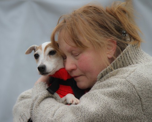 Mama Donna saying goodbye to Isabella